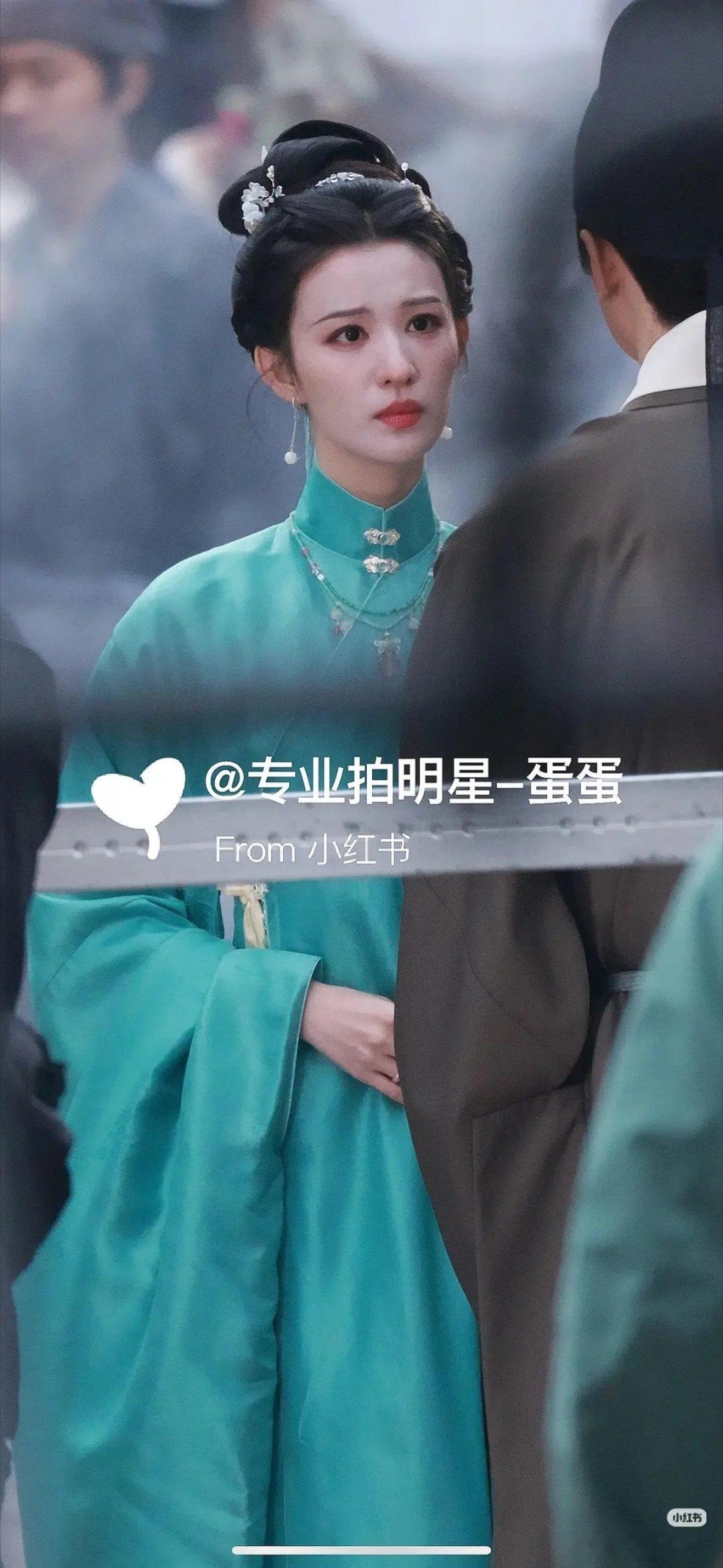 王楚然为了跟丞磊拍《成何体统》都瘦脱相了，感觉像换了一个人，在她脸上看到了张予曦