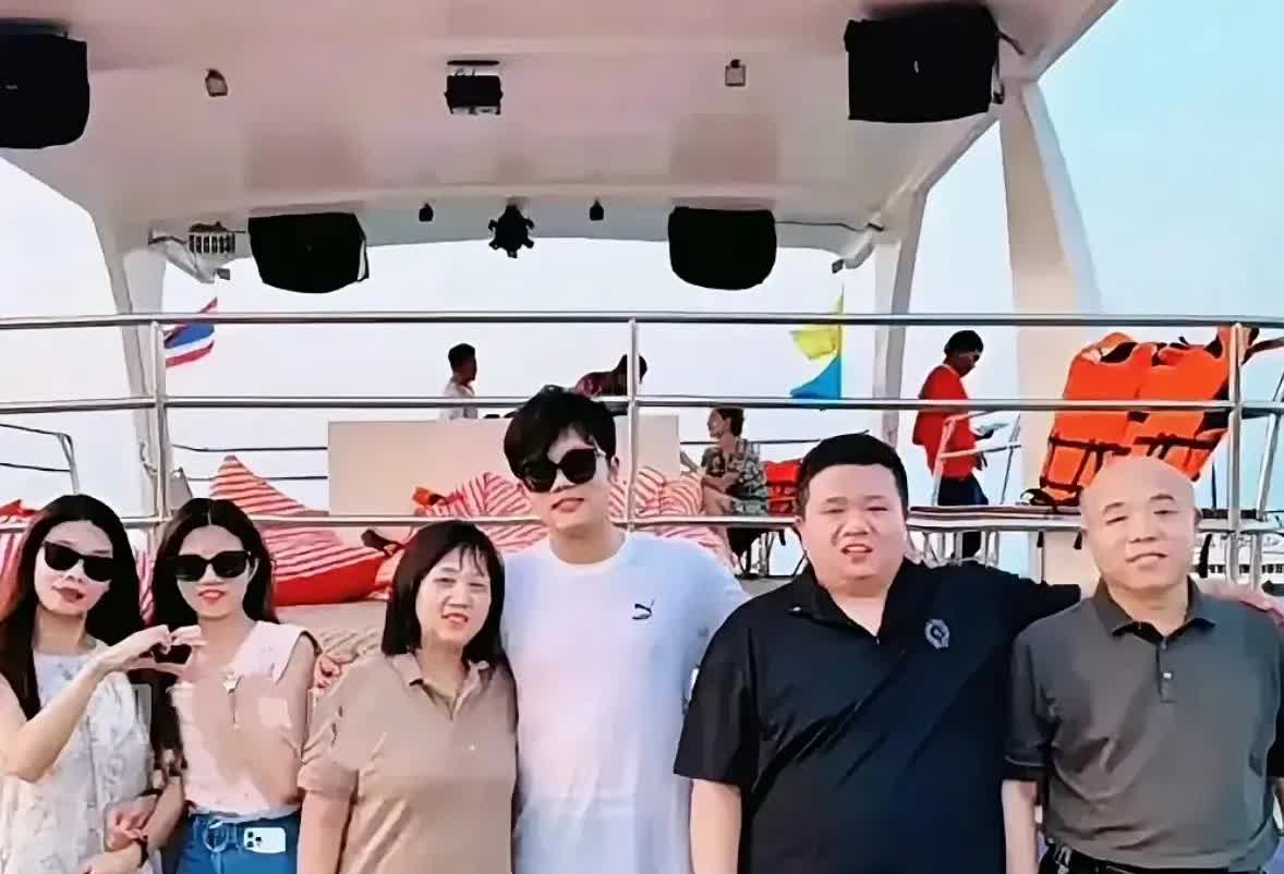 解清帅这下在寻亲团里估计被所有人唾弃吧！本来618购物节到来，寻亲团几个