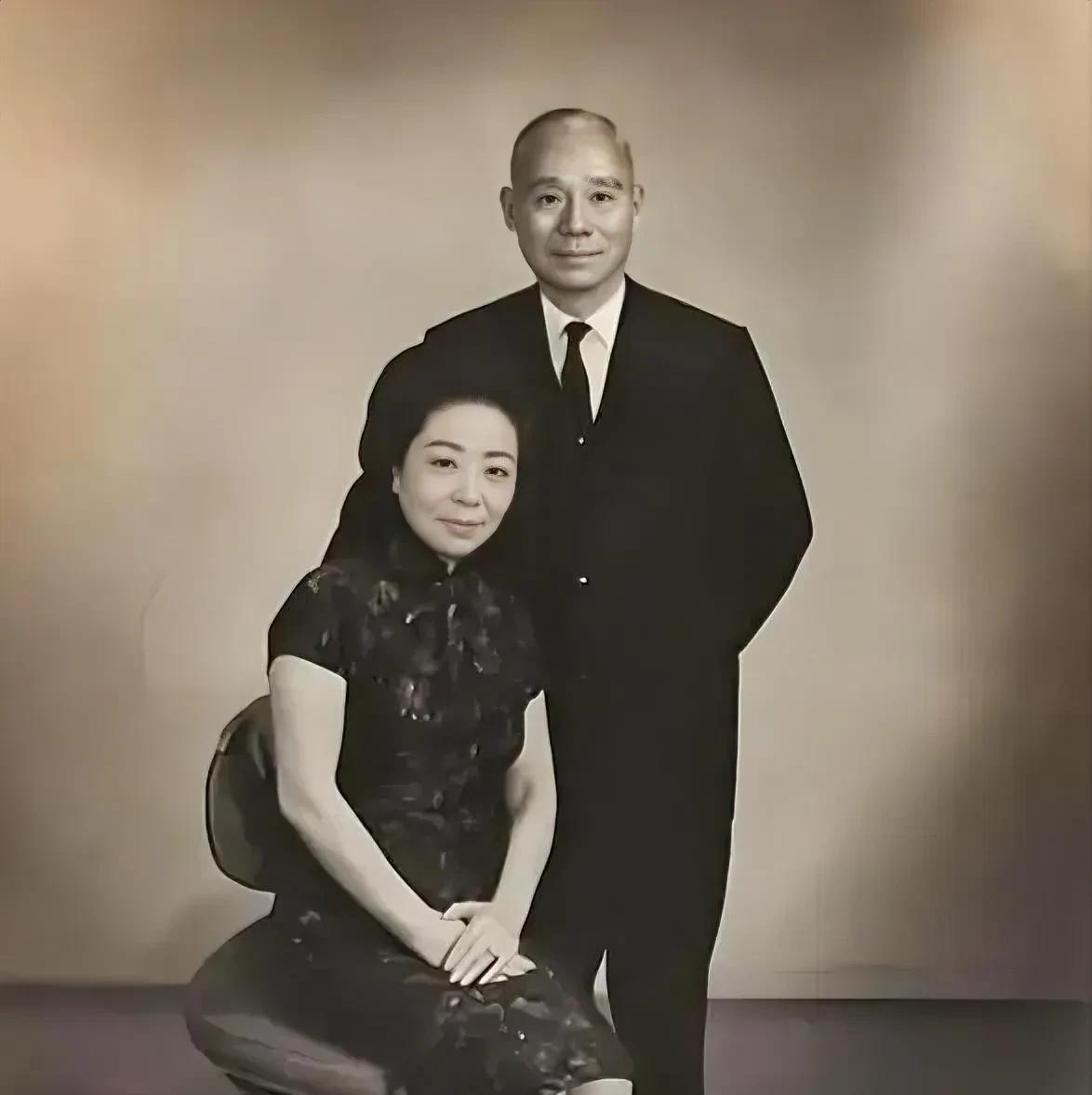 1938年，顾祝同偷偷在外养小妾，并把小妾肚子搞大，妻子许文蓉知道后，不哭不闹，