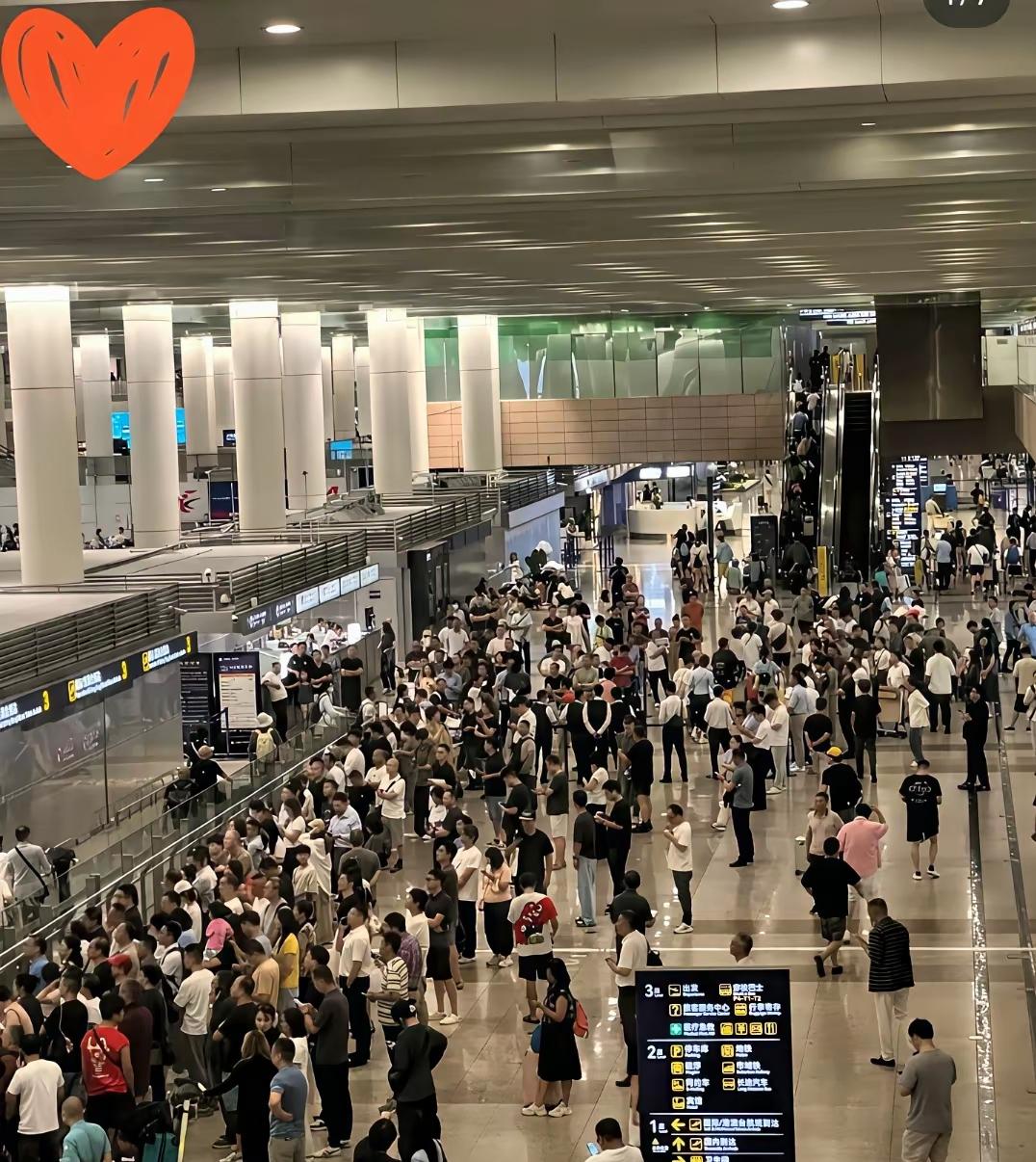有没有发现，现在我们国家的印度人越来越多了，，留学的、陪读的、摆摊的，比前几年密