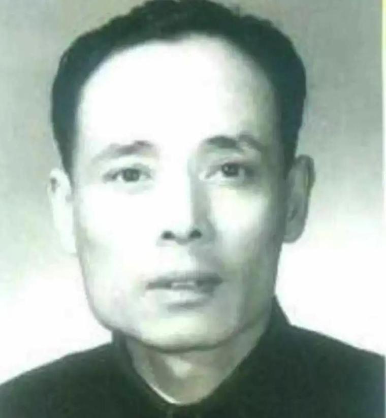 1982年，上海公安局接回一个在山西劳改28年的白发老头，直接安排住进老干部处，