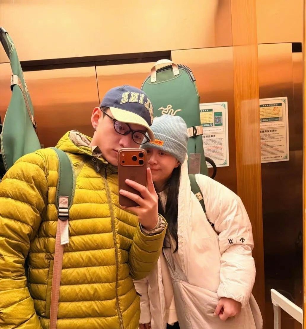 李嘉格和新男友秀恩爱：两人自拍合照好多啊，只有真正相爱的人才会忍不住记录美好的瞬