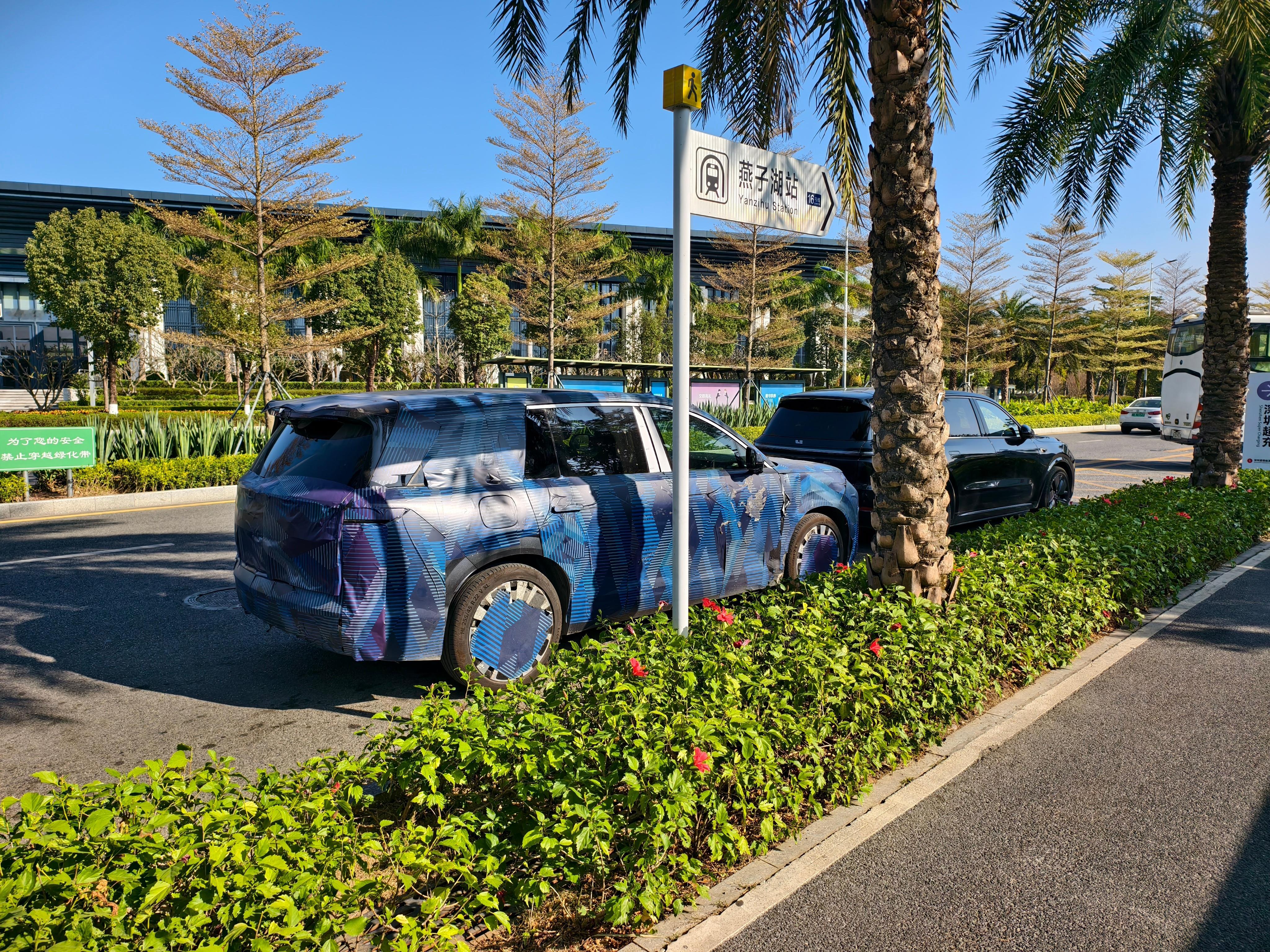 比亚迪王朝全新的D级SUV最新谍照图，车长超过5.2米、车宽2米，两个字