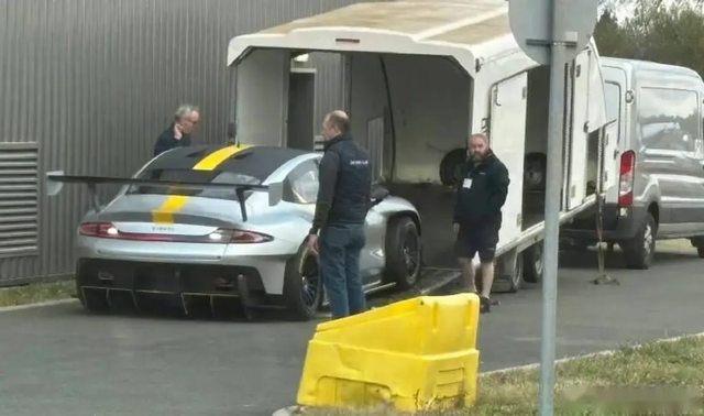 SU7Ultra哇，听说有人捕捉到了小米SU7Ultra的概念车照片，那宽阔