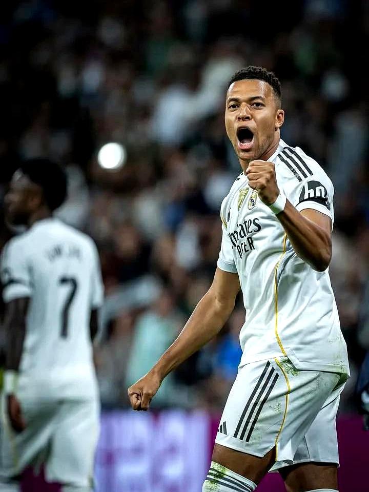 C罗在皇马供了十几年的“神位”，这次恐怕真要被姆巴佩给摇晃了！就差3个球