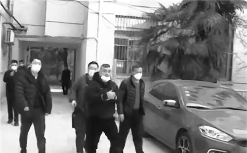 1992年，南京医学院一22岁女生林伶晚自习时，被酒后路过的麻继钢搭讪。被拒