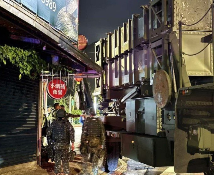 台军“爱国者”卡到饭馆遮雨棚，两个半小时动弹不得，惊动美国专家自打“汉光演习