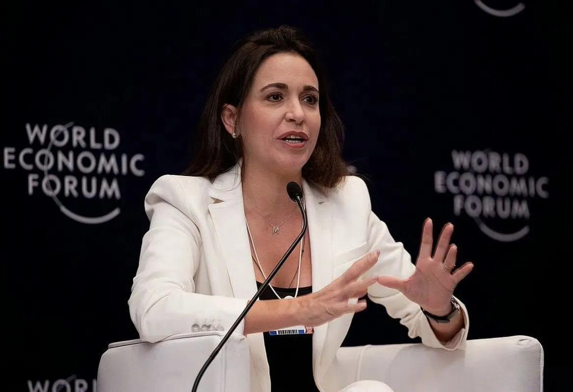 据美国彭博社报道，去年诺贝尔和平奖得主、委内瑞拉反对派领袖马查多表示她已准备好接