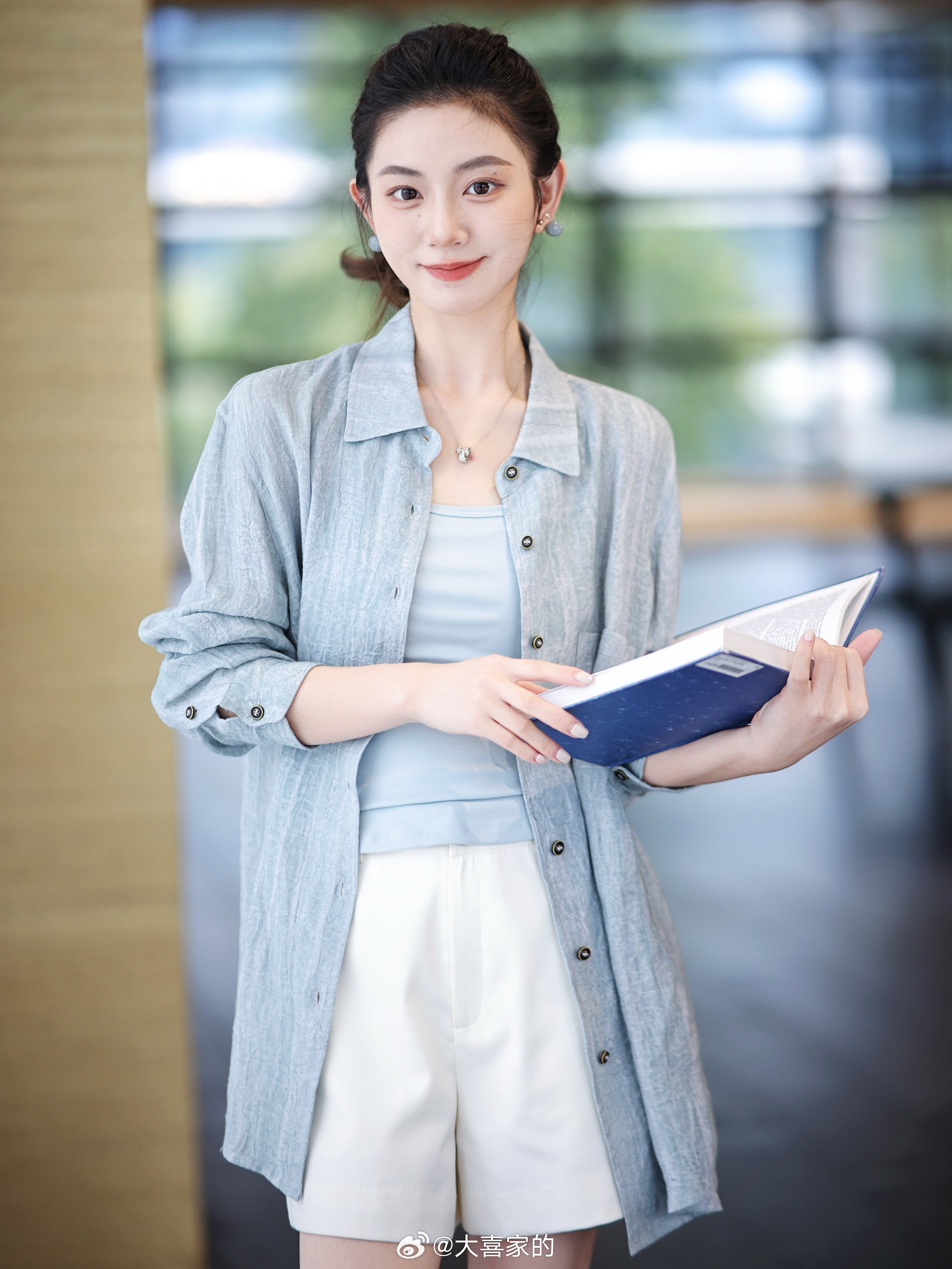 报！听到夏天的脚步声了👣！苎麻*天丝衬衫清爽干净舒服～一整个期待住暖和季节！