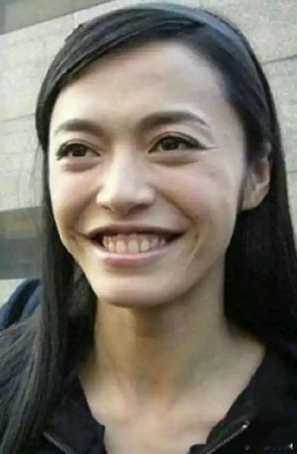 卢克文发文说他被姚晨拉黑了，本狼十分羡慕，心想这才是真正的大V呀！然后忍不住手欠
