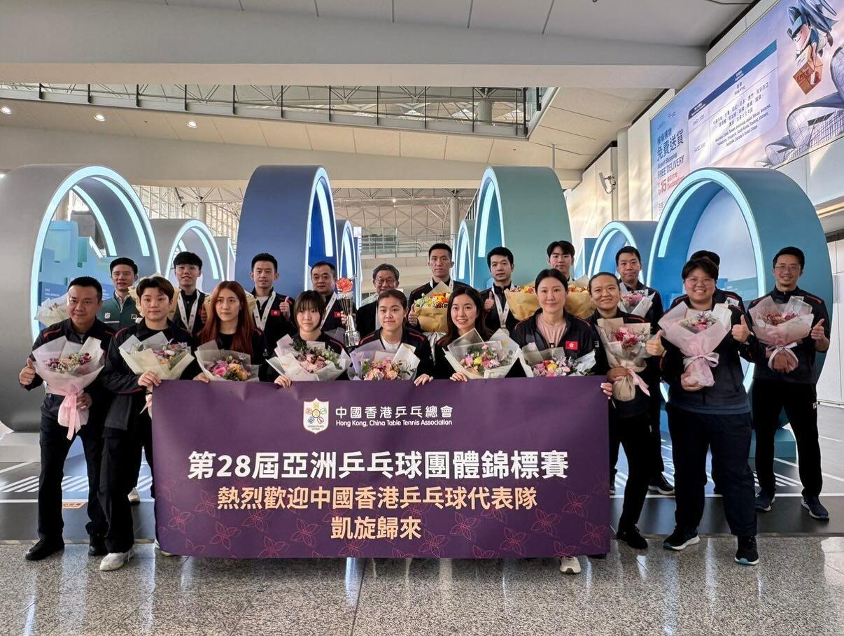 港队归来，仪式感满满，真的就是庆祝🎉！拿到银牌他们的阵仗也是一级，骨子里面的