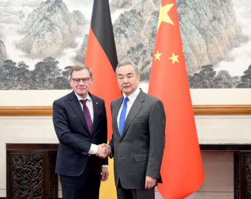 中国跟德国总算是谈妥了，两国不仅在经济问题上交换了意见，而且还在台湾问题和俄乌问