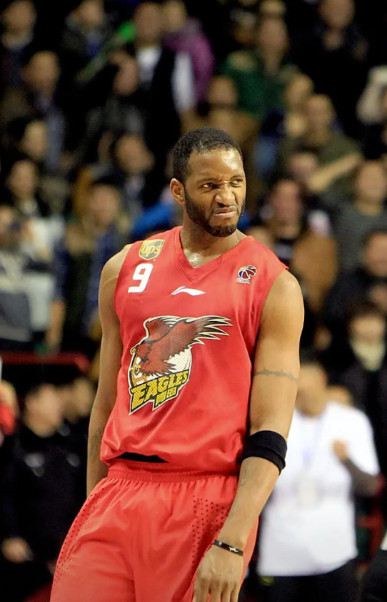 NBA传奇名宿麦迪真是太能吹牛了！最近麦迪在参加的一个节目中聊到了自己效力CBA