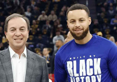 据勇士队记报道，未来一个月内，勇士老板拉科布与勇士管理层预计将开始探讨交易斯蒂芬