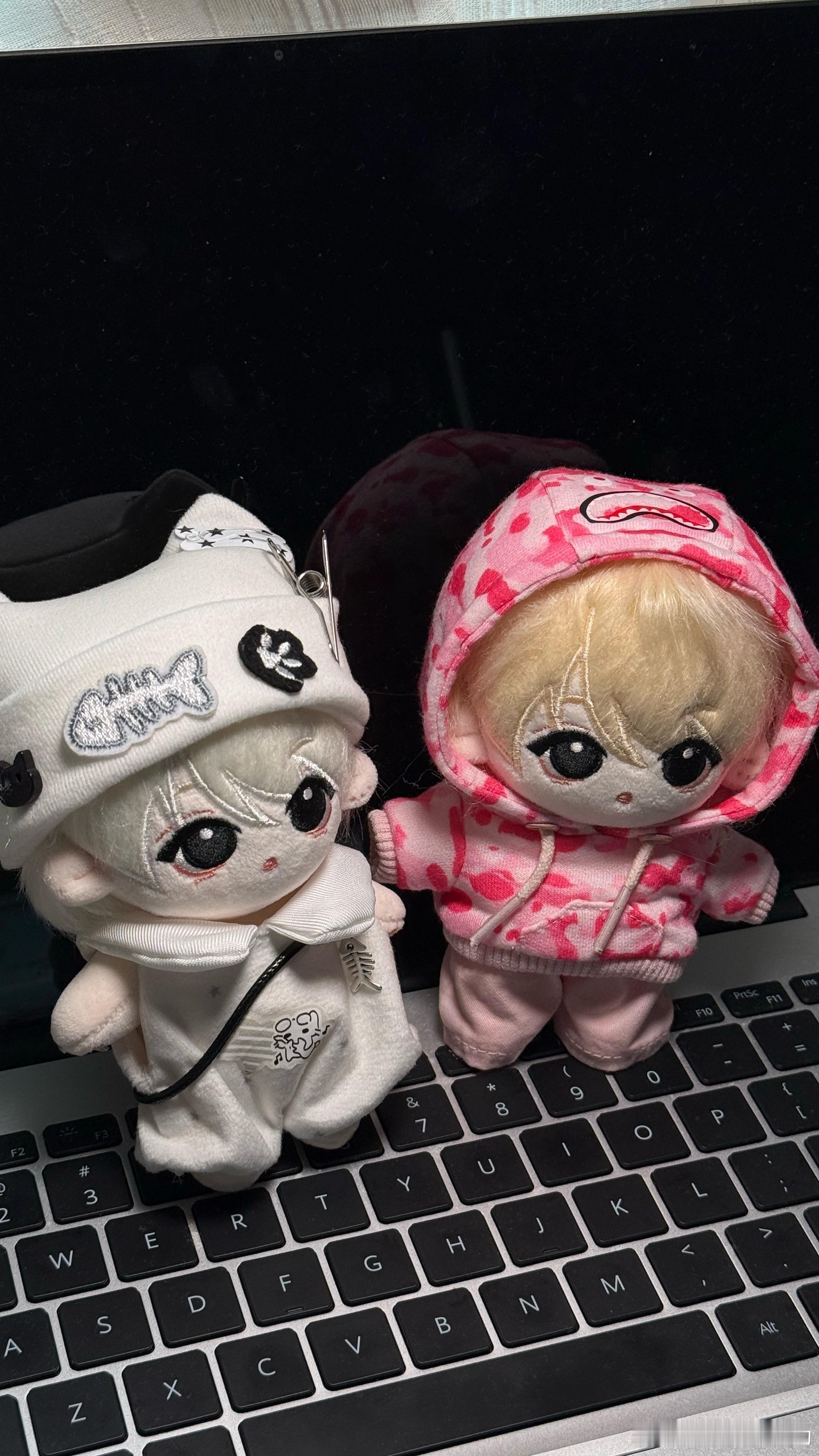 自己衣服没有我娃衣服贵的别跟我闹了
