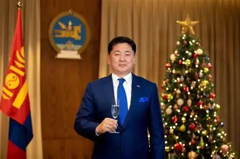 你要是去蒙古国待上几天，就会发现一个特别有意思的事儿。乌兰巴托街上的年轻人，嘴上
