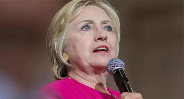 前美国第一夫人希拉里，私下里竟然玩得这么花？ 这是来自她贴身助手艾希莉·格莱