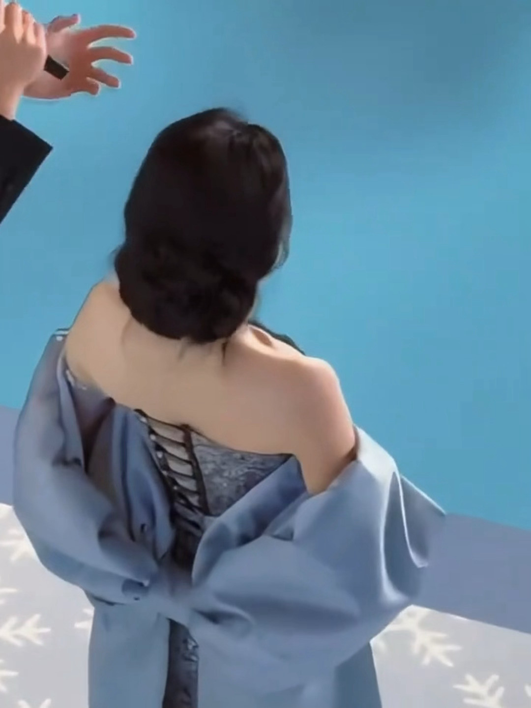 杨幂最新绝美背影鲨～凹凸有致的大美女！