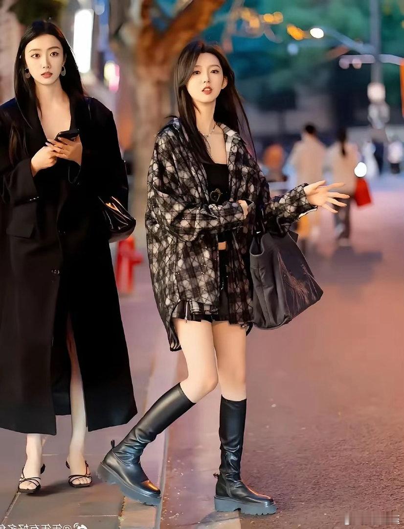 这个短剧女演员，我一直感觉她长得很奇怪，脸小的不像个成年人，嘴巴也合不上