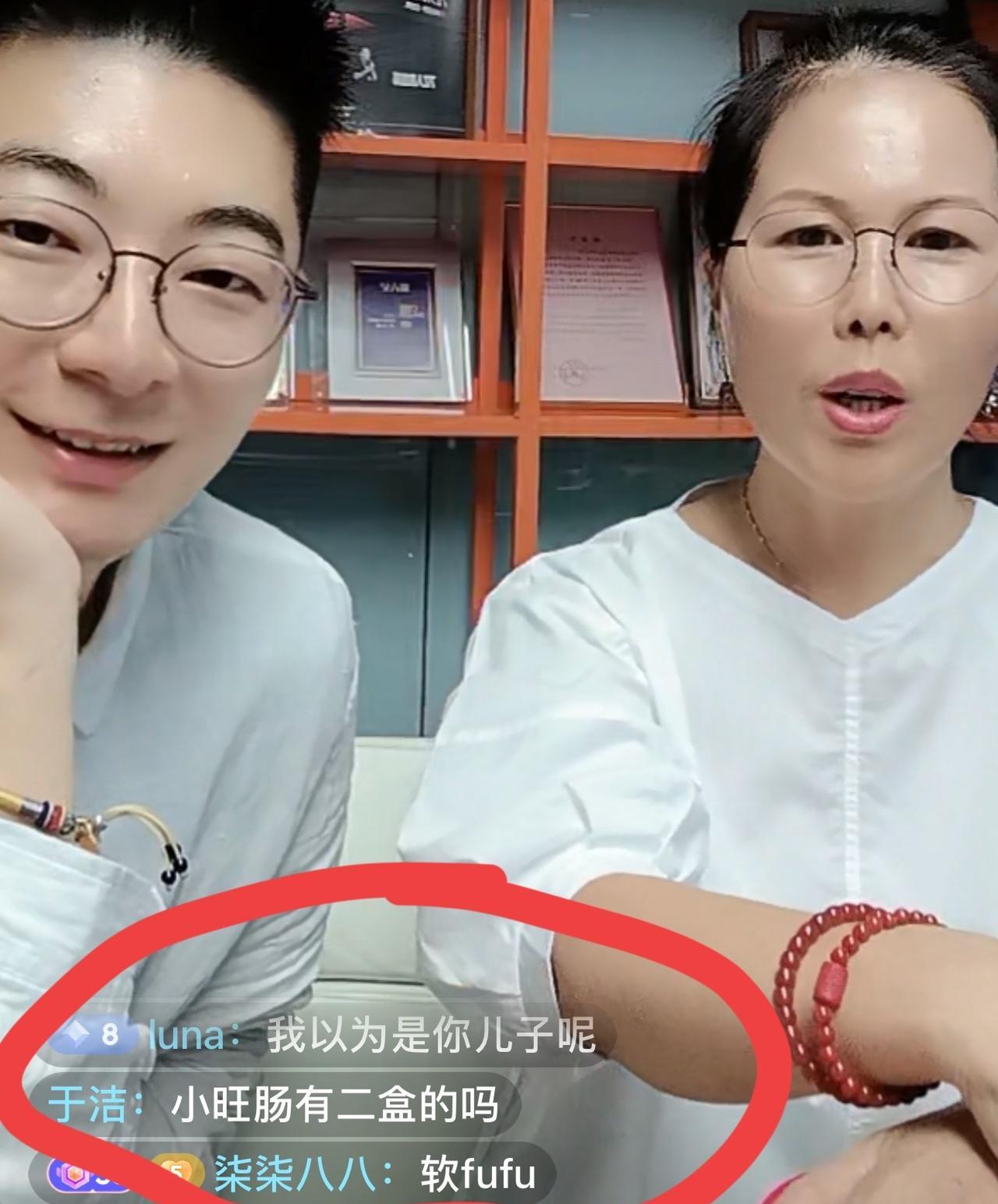 小杨阿姨那么爱絮叨的一个人，在小宇面前竟然那么拘谨，话都说不利索了[捂脸哭]现在