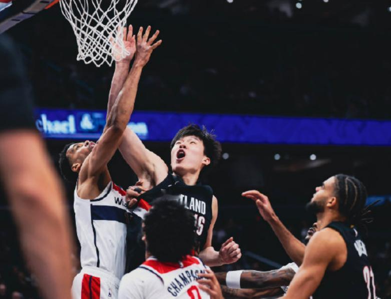 杨瀚森入选NBA全明星周末后首秀，替补出场，正负值为+11，打出NBA生涯个人最