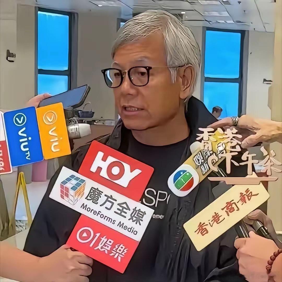 港圈有个不成文的规矩，老一辈艺人走了，后事几乎都交给同一个人。吴孟达走了，是他。