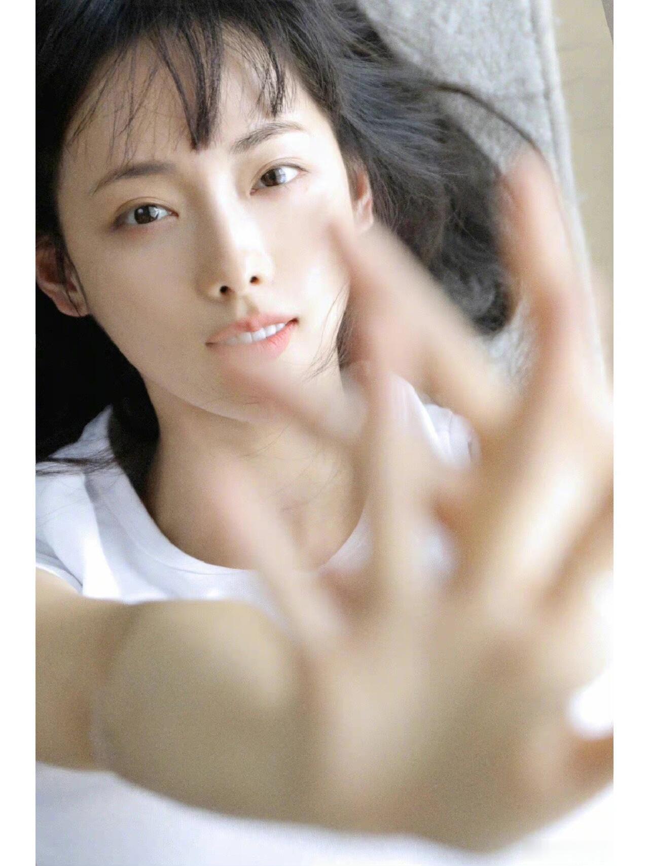 可惜他不配张嘉倪真的是好美是琼瑶阿姨万里挑一选出来的女生她有温柔的性格娇小的身