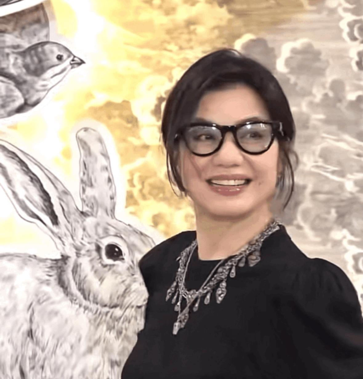 钟楚红太恐怖了，65岁依然是少女模样，靓绝90年代的“红姑”用实力证明“法拉利老