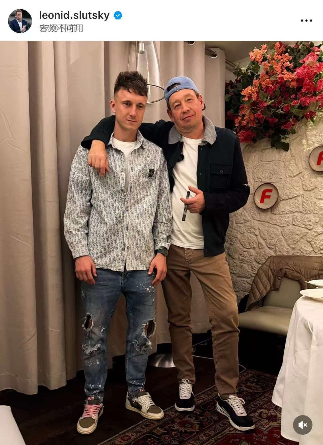 马上就要集中了，我们申花的主教练什么时候能够从综艺中走出来，什么时候能够回到足球