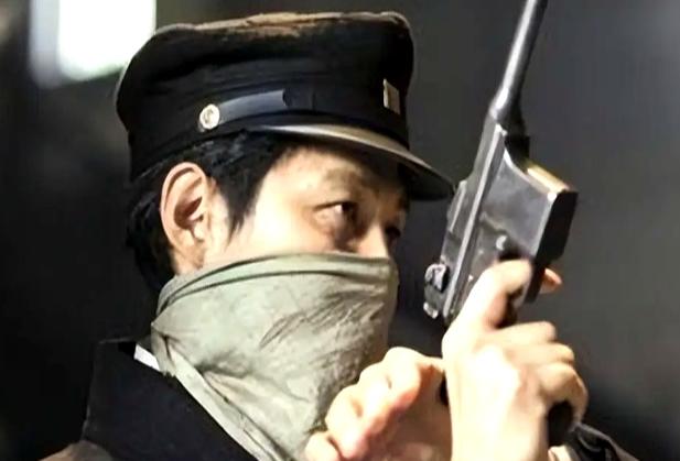 1940年5月，地下党吴凤翔叛变，当场杀了一共产党卧底，日军满心欢喜带他聚餐，结
