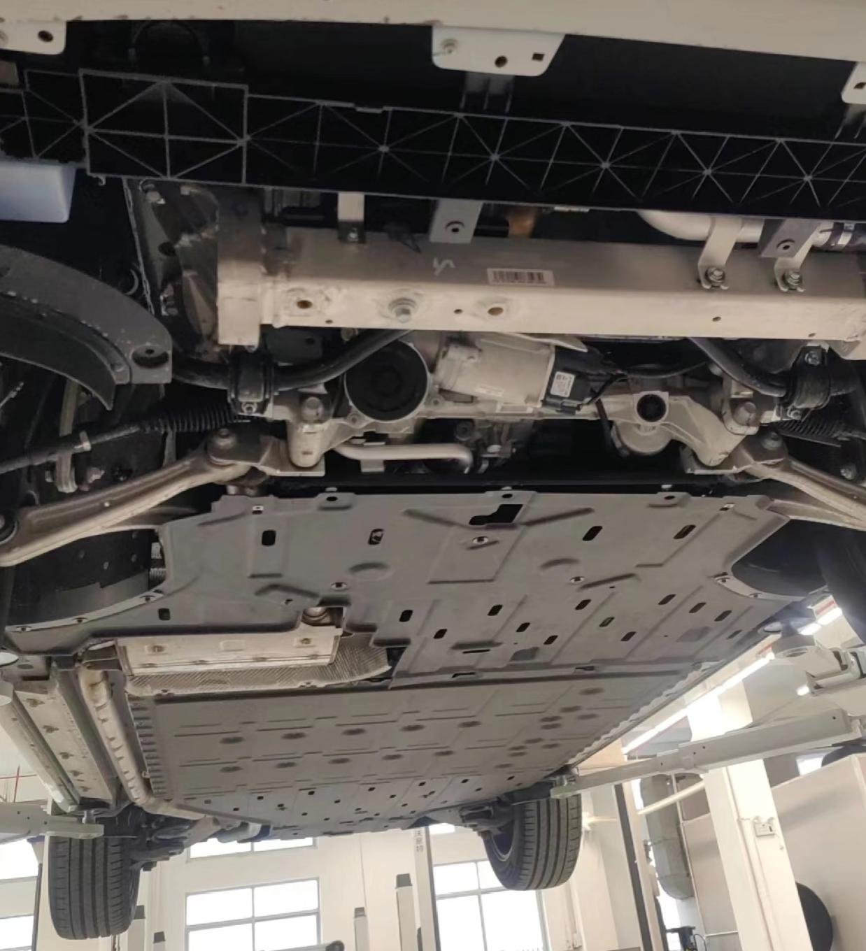 二手车贩子收车必看底盘的5个秘密趴地看底盘是车商的“火眼金睛”，5秒识破车辆