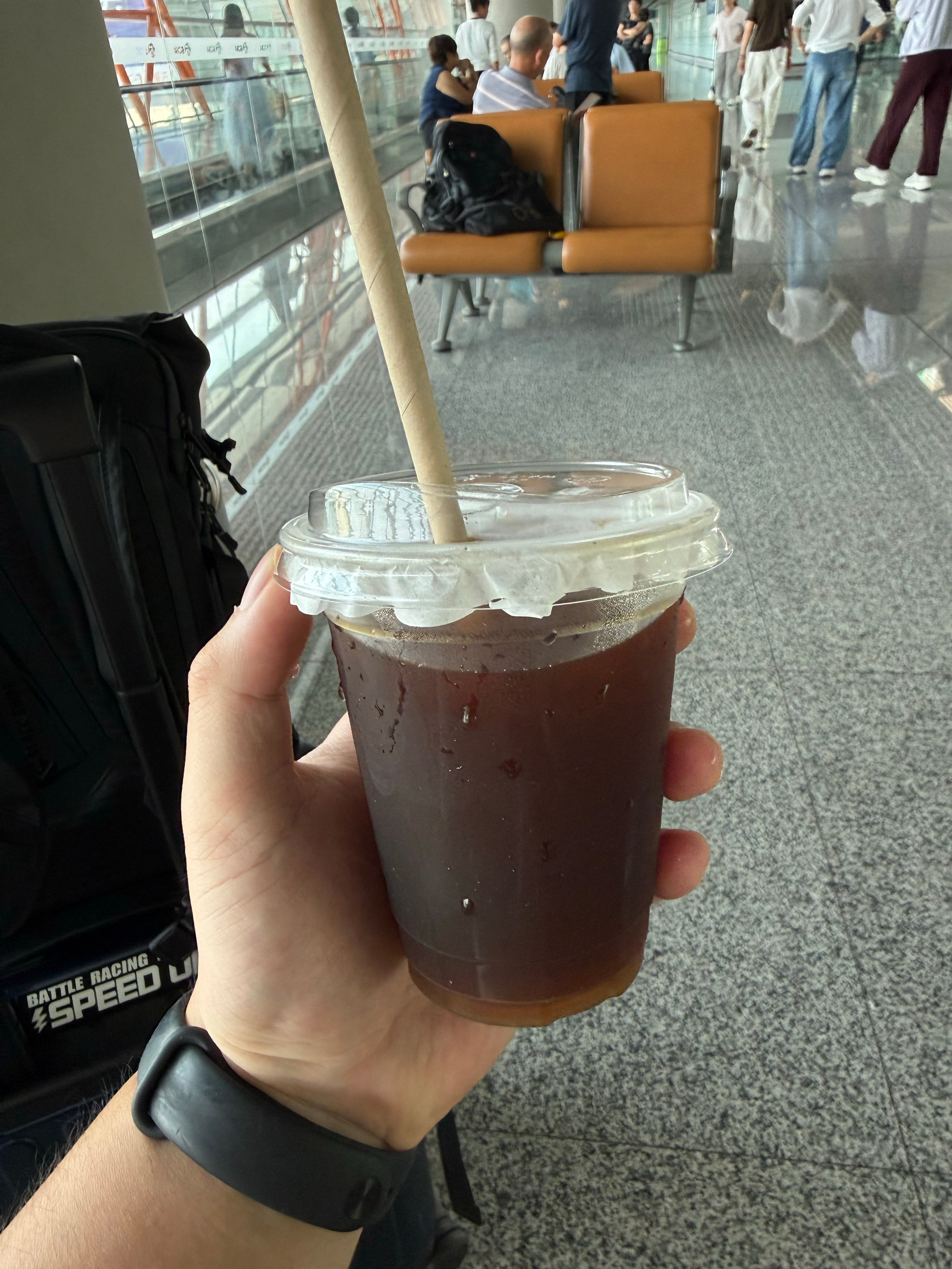 尴尬了，以为这个套餐是配的可乐，结果是杯冰美式[笑着哭]实在是太牛马了……​​