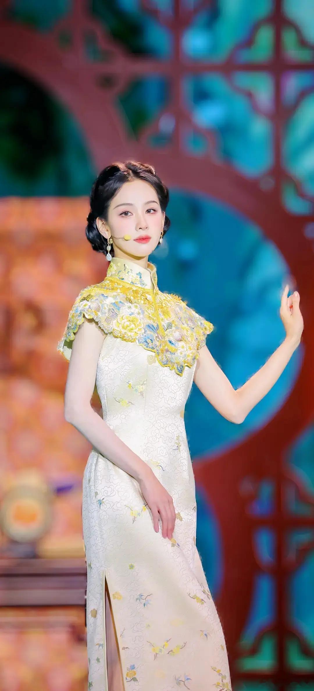 陈都灵好适合穿旗袍，长相就很古典美人那款