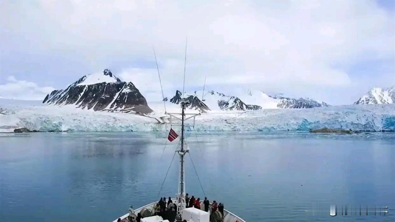 北极冰海扣船风波：百年条约遭遇现实博弈9月2日，北极圈内斯瓦尔巴群岛巴伦支