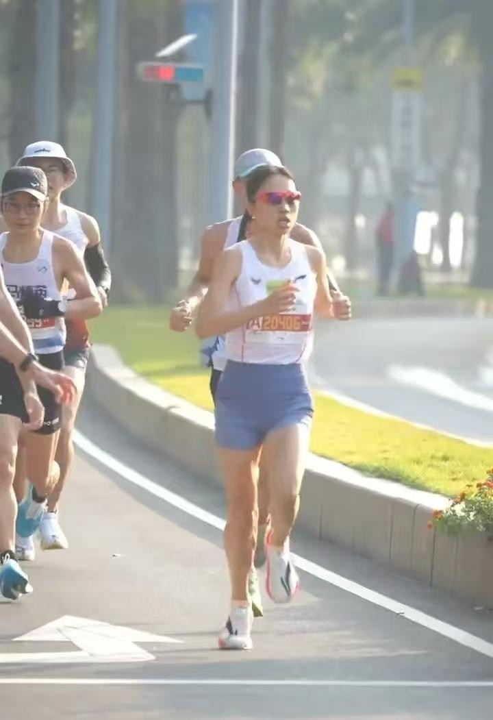 #最快女护士本周末值班将缺席福马#【好友称“最快女护士”周末值班将缺席福马！曾以