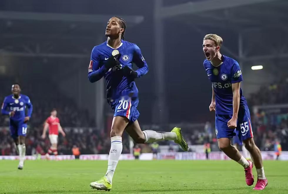 若昂·佩德罗在接受采访时表示，每次进入国家队都如同第一次入选时那样紧张。安切洛蒂