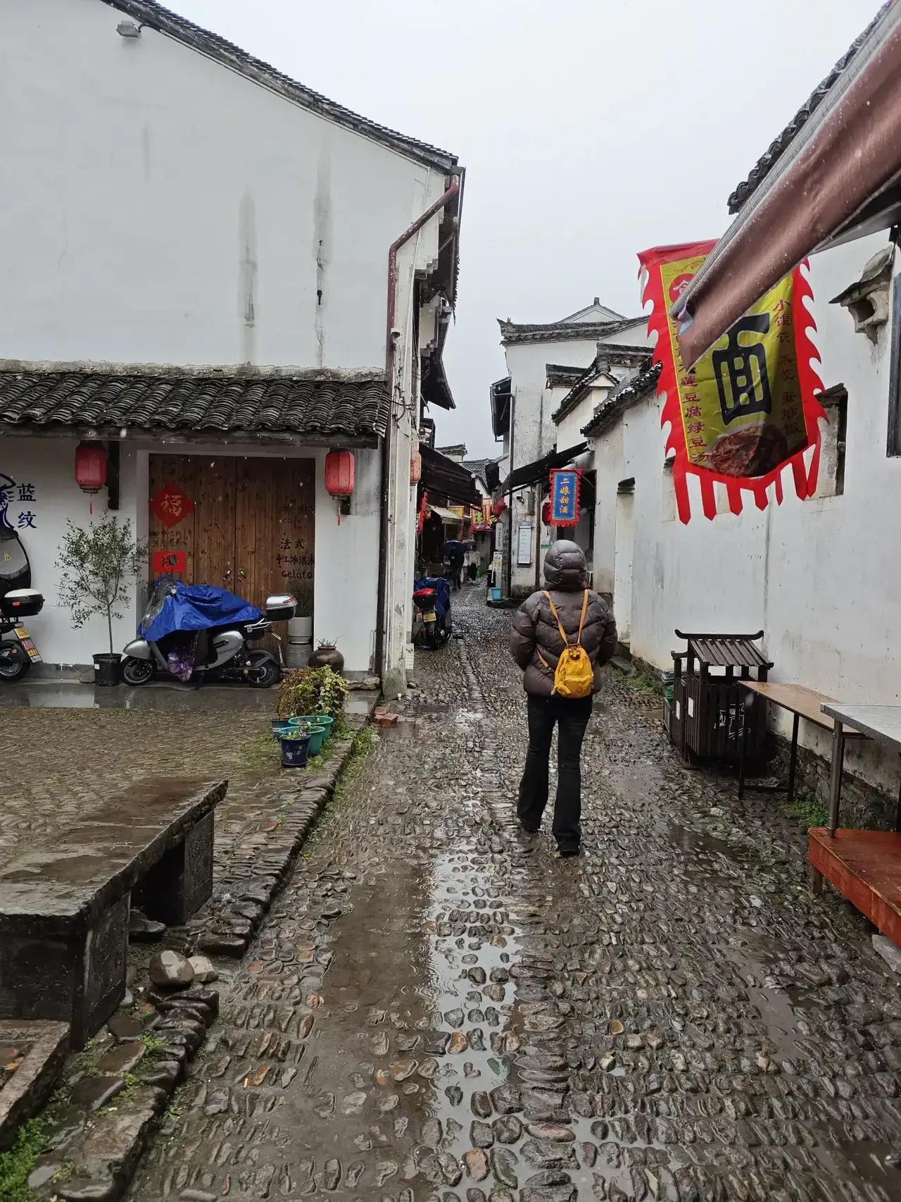 双休日最后一天杭州下雨，无法进行户外骑行锻炼，只能选择去杭州富阳龙门古镇步行锻炼