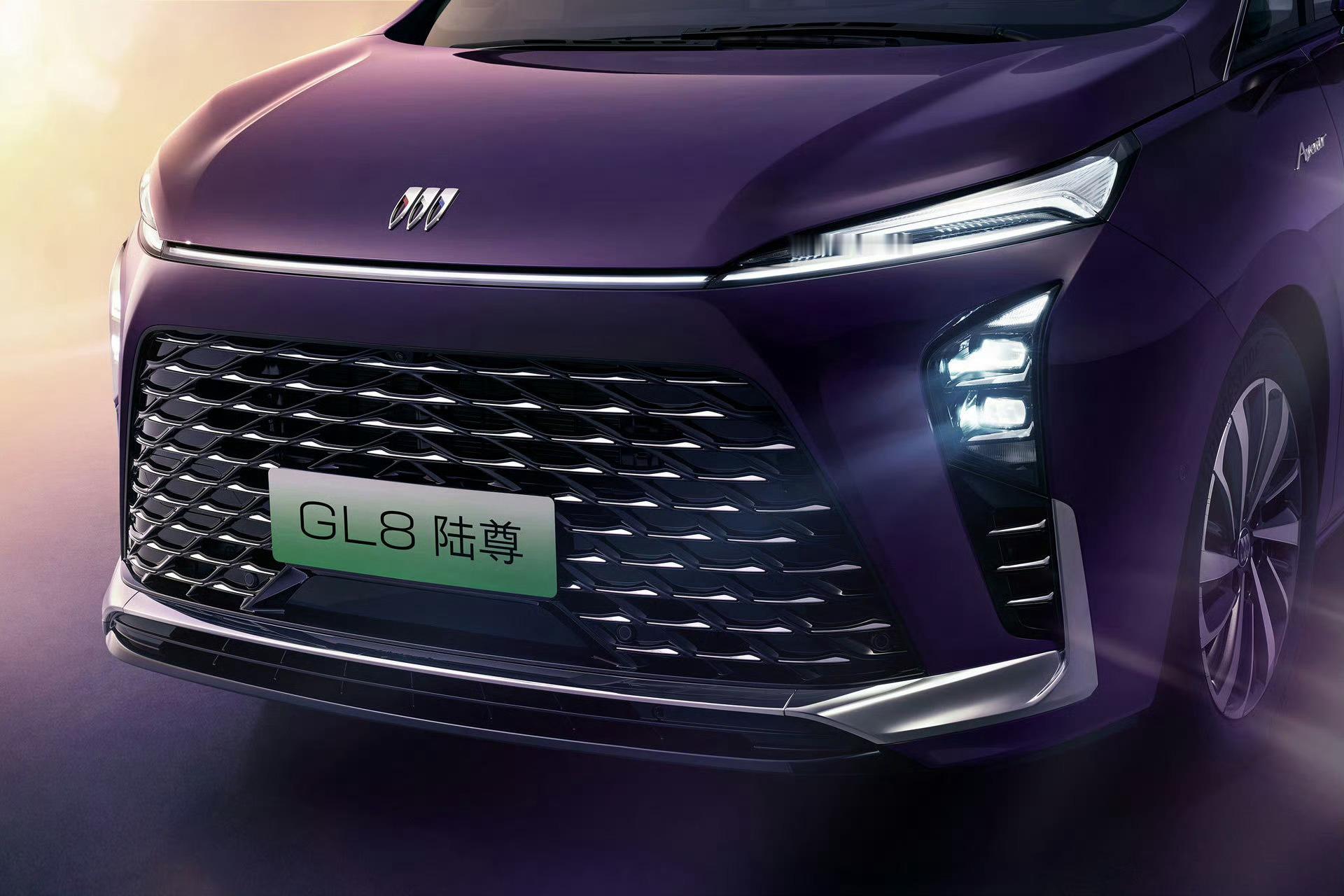 新款别克GL8陆尊8月下旬上市外观内饰没啥变化，主要是搭载了全新“真龙”插混Pr