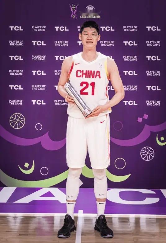 中国79-71韩国，给中国男篮球员表现打个分：胡金秋10分定海神针！23分1