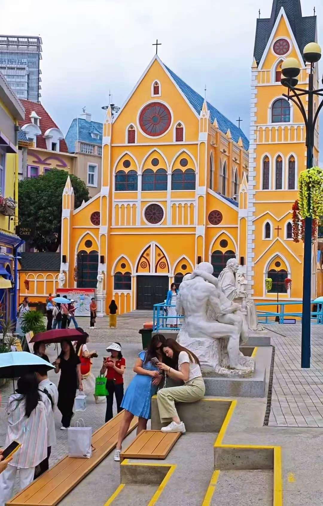 这是欧洲小镇，这是深圳市中心的欧洲小镇。五一长假到了，给大家隆重推荐深圳市中心这