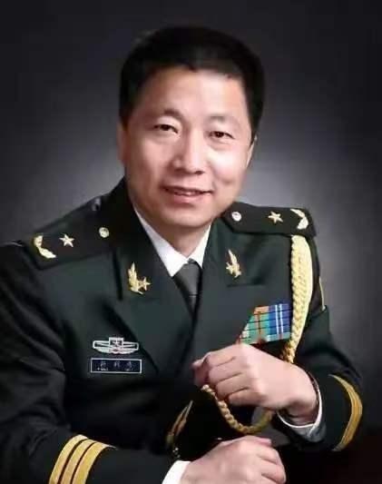 杨利伟退休待遇揭秘：没有巨额奖金，只有“终身金钟罩”。2003年10月