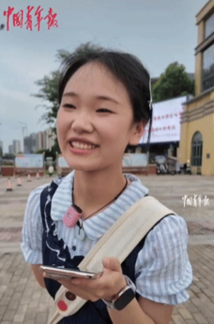 “感动哭了！”四川成都，一女孩查完高考分数649分后，连忙打电话给外婆报喜，外婆
