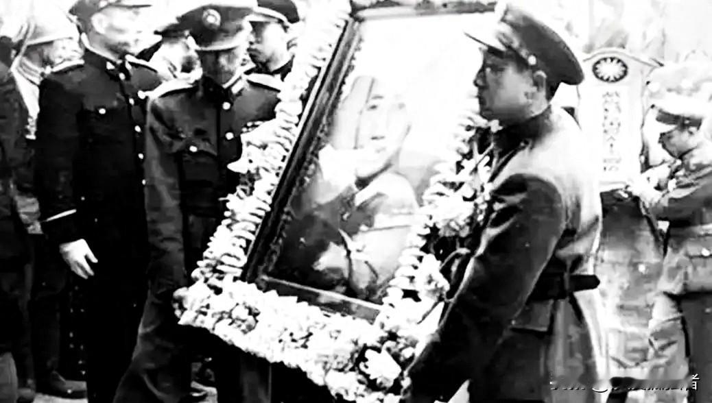 1946年，戴笠死后，老蒋亲自下令财政部会同调查局清查戴笠遗产，结果第一天清查，