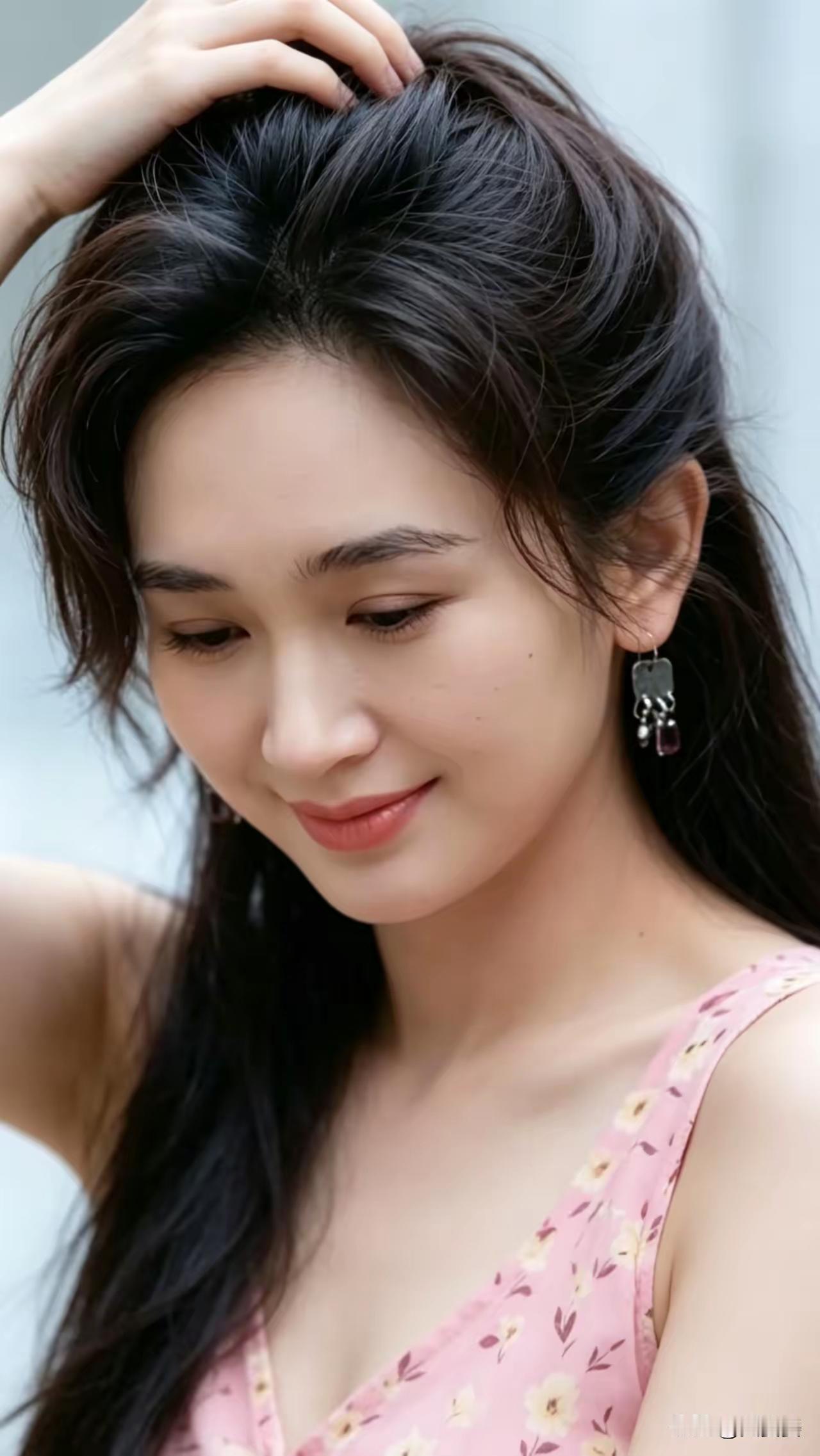 以前的美女大脸圆脸美得大气各有各的辨识度就现在内娱女演员谁能和她一较高下