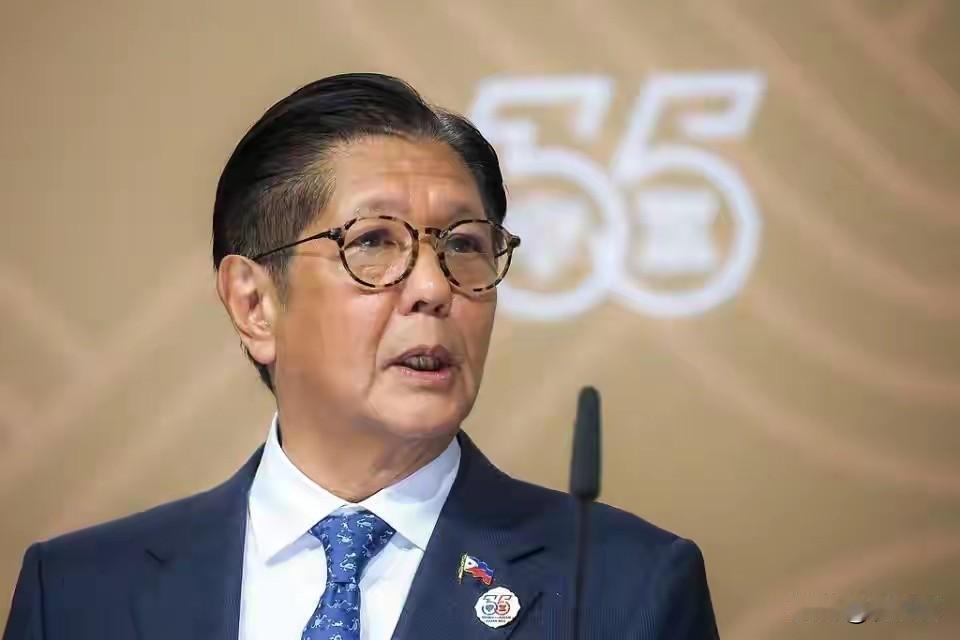 马科斯真是拥有三寸不烂之舌，他说他不想弹劾副总统莎拉，弹劾审判是纯粹法定司法程序