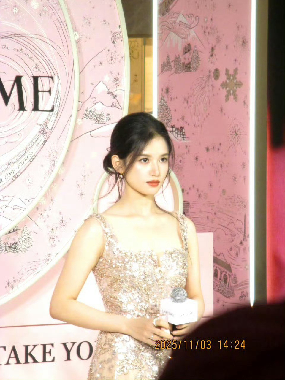 张婧仪我头很大我们宝宝是真的好漂亮[哭哭]头包脸！头骨饱满天然高颅顶​​​