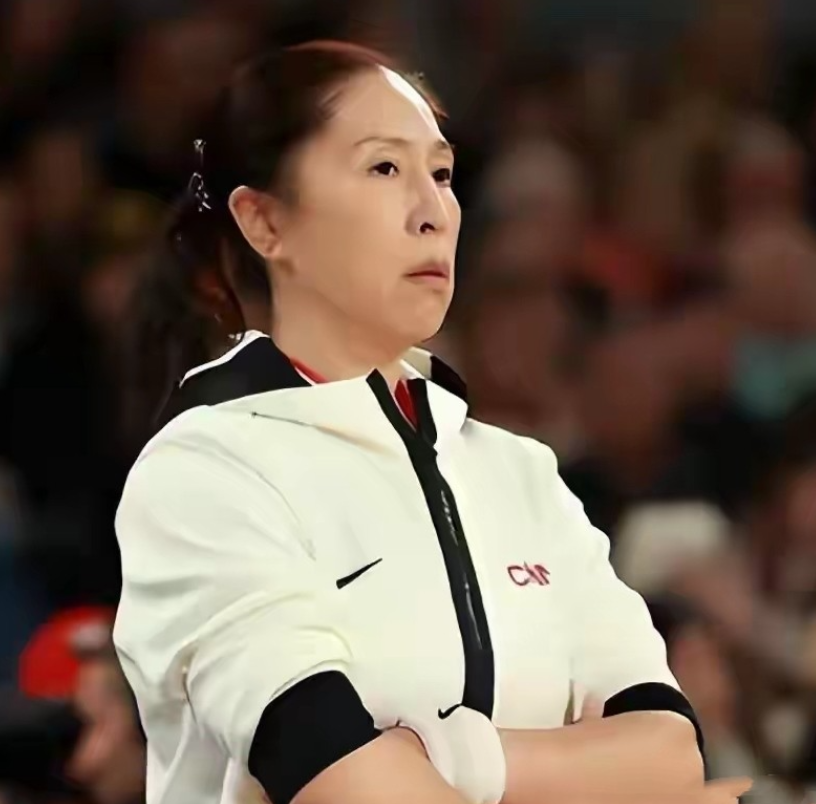 王思雨14+1+2，中国女篮84－74捷克女篮，赛后郑微指导盛赞王思雨！毫无