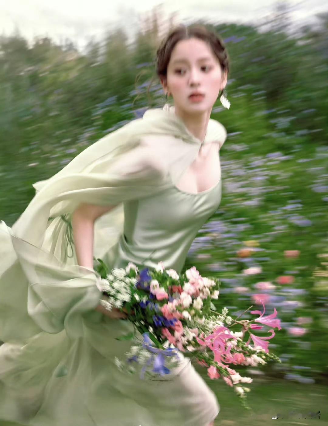 女星们真是百“花”齐放，个个美得都很出众，让人移不开眼，有刘亦菲，古力娜扎，