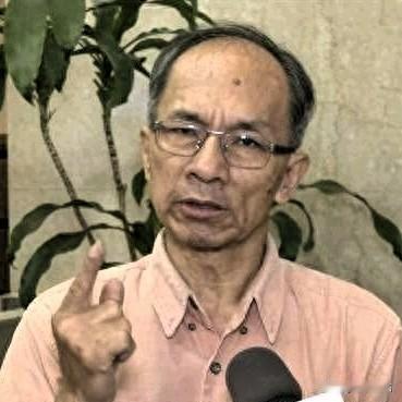 都在讨论面对郑丽文的演说，马英九为何落泪？郑村棋可真敢讲，直接给马英九了16字评