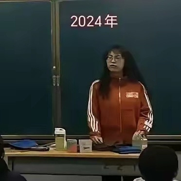 你敢信，这个女孩才做了2年班主任，居然就成了这个样子